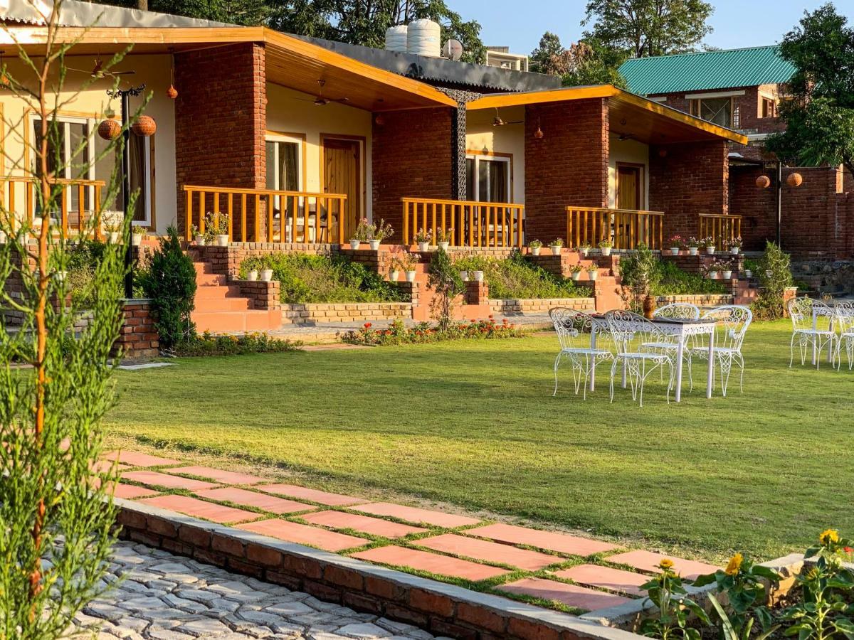 The River S Edge Farm Hotel Dehradun Buitenkant foto